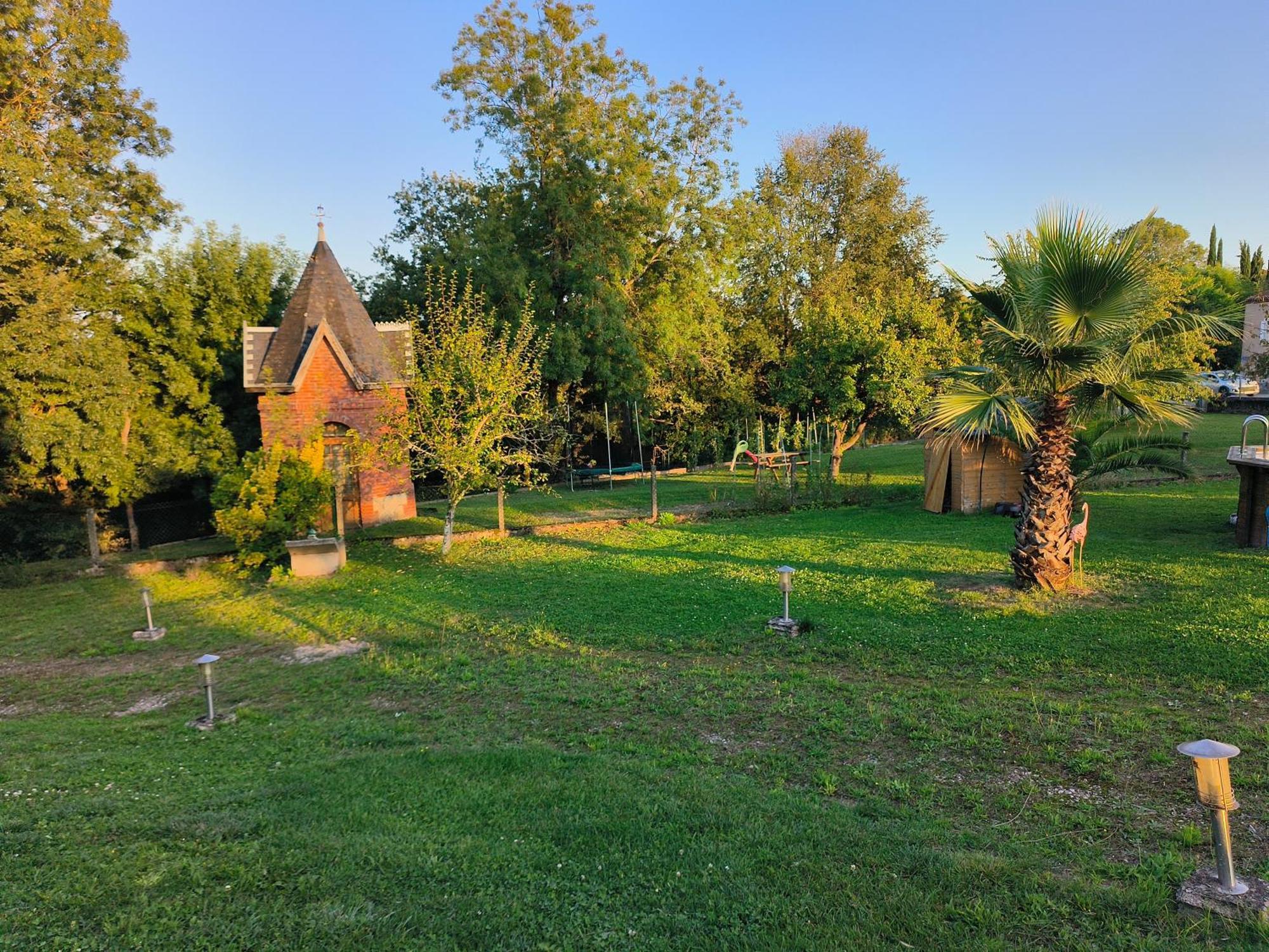 Vegetal Jungle Bed & Breakfast Blaye-Les-Mines Dış mekan fotoğraf